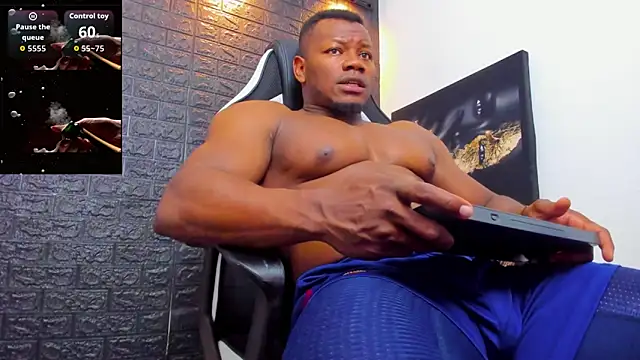 Snapshot of tommike chatting on October 20, 6:19 pm tommike online show from October 20, 6:19 pm