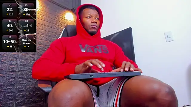 Snapshot of tommike chatting on November 7, 2:44 am tommike online show from November 7, 2:44 am