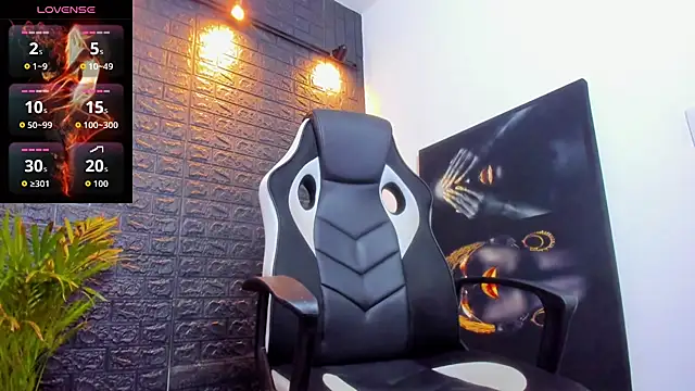 Snapshot of tommike chatting on December 2, 12:49 am tommike online show from December 2, 12:49 am