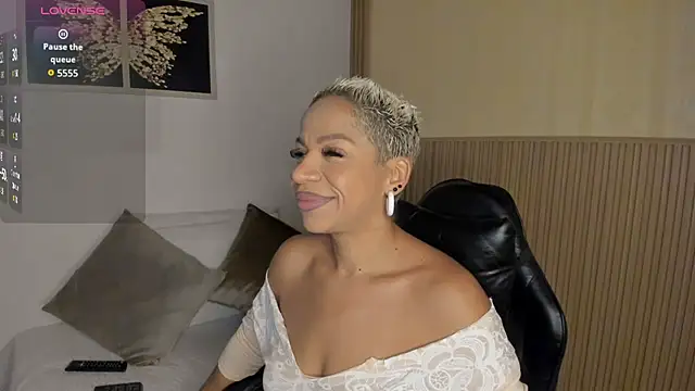 summer night  online show from March 25, 12:11 pm