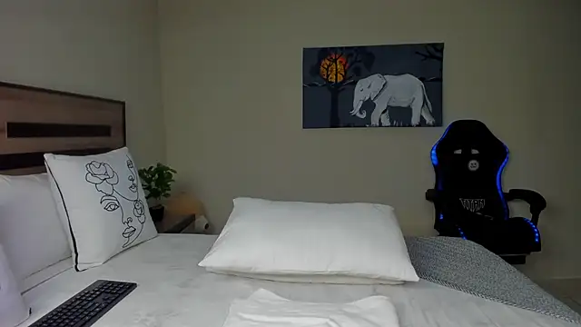 Renee-18 online show from November 16, 10:48 pm