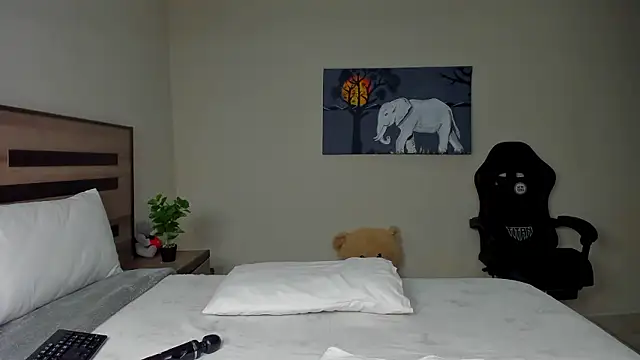 Renee-18 online show from January 13, 10:37 pm