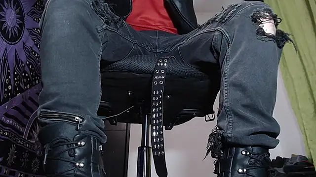 Dicaprioo  online show from December 19, 12:45 am