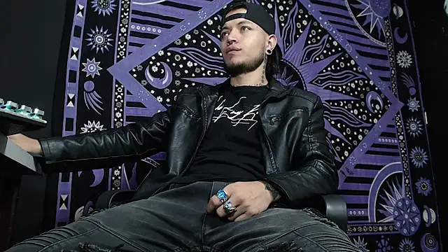 Dicaprioo  online show from February 6, 6:46 pm