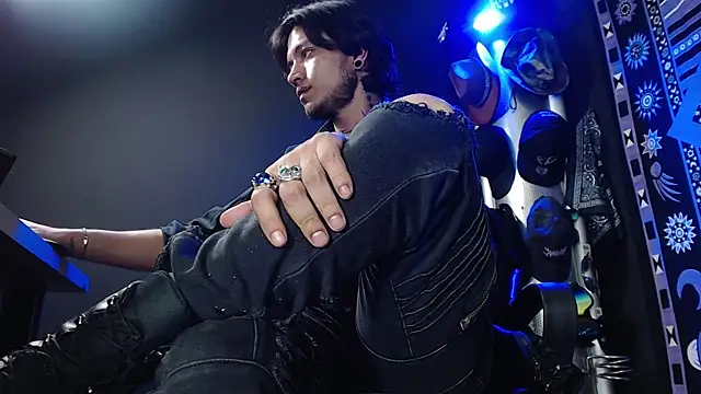 Dicaprioo  online show from March 3, 9:48 pm