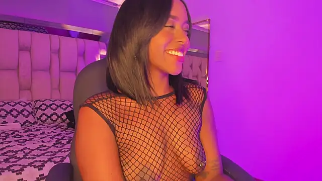 Snapshot of EmilyHaan chatting on January 7, 11:24 pm EmilyHaan online show from January 7, 11:24 pm