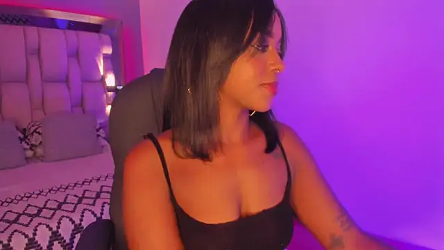 Snapshot of EmilyHaan chatting on January 14, 8:04 pm EmilyHaan online show from January 14, 8:04 pm