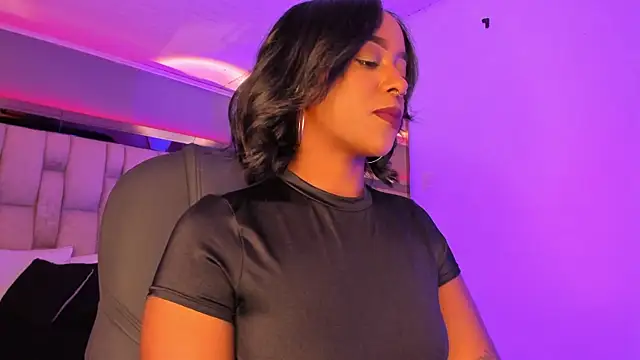 Snapshot of EmilyHaan chatting on March 13, 8:11 pm EmilyHaan online show from March 13, 8:11 pm