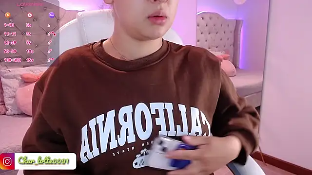 Snapshot of Charlotte_Jones__ chatting on February 2, 11:19 am Charlotte Jones online show from February 2, 11:19 am