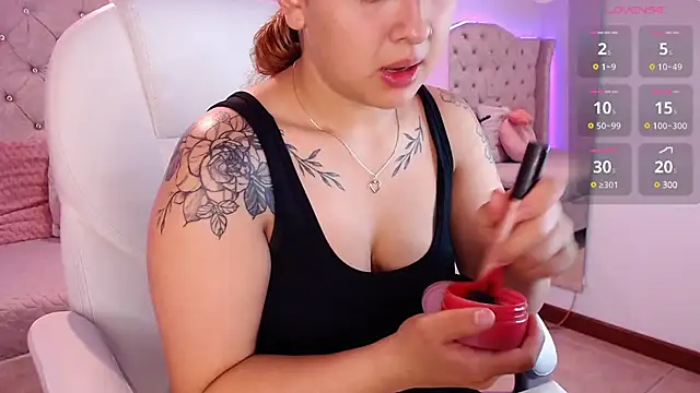 Snapshot of Charlotte_Jones__ chatting on February 6, 11:21 am Charlotte Jones online show from February 6, 11:21 am