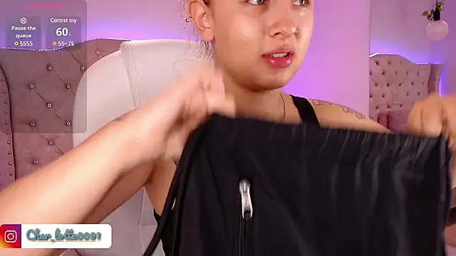 Snapshot of Charlotte_Jones__ chatting on February 20, 11:09 am Charlotte Jones online show from February 20, 11:09 am