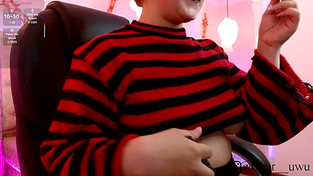 Snapshot of Charlotte_Jones__ chatting on October 25, 11:29 am Charlotte Jones online show from October 25, 11:29 am