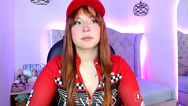 Snapshot of Charlotte_Jones__ chatting on December 5, 12:25 pm Charlotte Jones online show from December 5, 12:25 pm