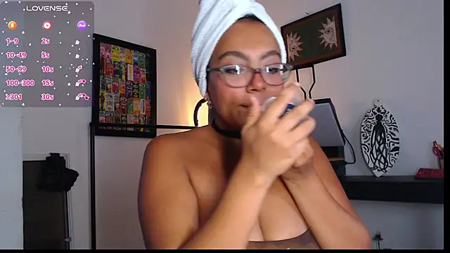 Rachell  420 online show from April 7, 11:15 pm