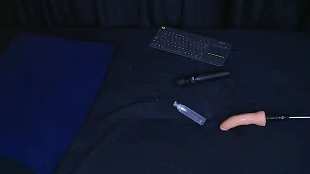 Snapshot of RaquelLust chatting on December 21, 8:28 am RaquelLust online show from December 21, 8:28 am