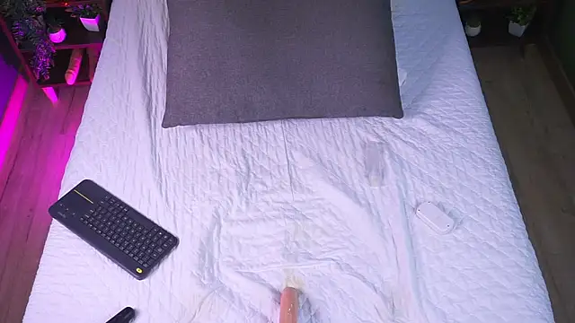 Snapshot of RaquelLust chatting on March 8, 7:38 am RaquelLust online show from March 8, 7:38 am