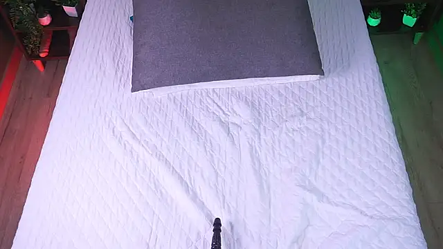 Snapshot of RaquelLust chatting on March 13, 7:42 am RaquelLust online show from March 13, 7:42 am