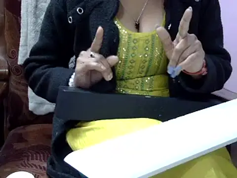 momo lov online show from December 24, 8:00 am