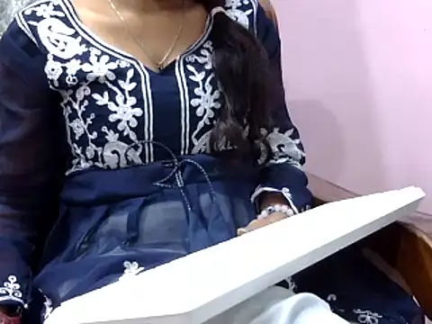 momo lov online show from December 28, 8:26 am