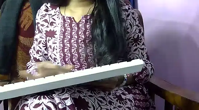 momo lov online show from January 8, 11:21 am