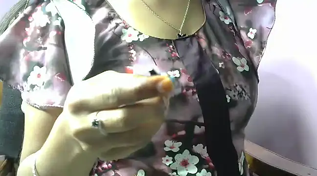 momo lov online show from February 13, 11:17 am