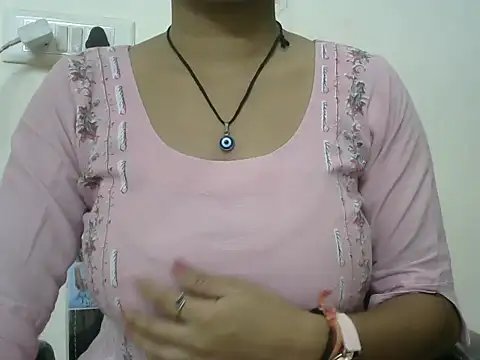 momo lov online show from October 6, 5:49 am