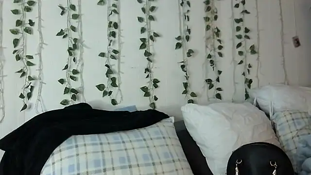 Snapshot of Erotic_nayma chatting on March 7, 2:01 pm Erotic nayma online show from March 7, 2:01 pm