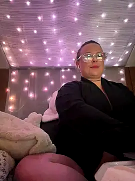 GinAnnTonic online show from December 3, 3:33 pm