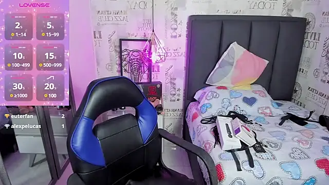 Snapshot of delilaquinn chatting on February 15, 7:06 pm delilaquinn online show from February 15, 7:06 pm