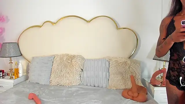 CahitlinBell online show from October 16, 4:13 am