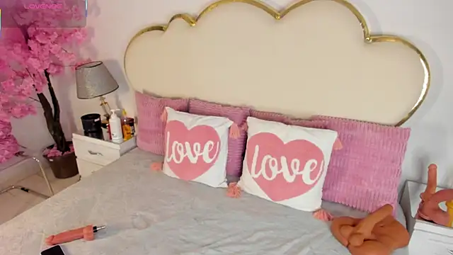 CahitlinBell online show from November 26, 5:30 am