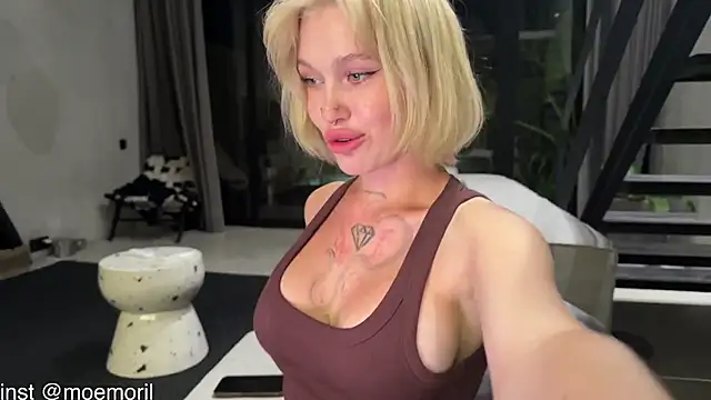 Golden Aline online show from March 17, 2:20 pm