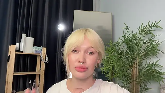 Snapshot of Golden_Aline chatting on July 23, 4:05 pm Golden Aline online show from July 23, 4:05 pm