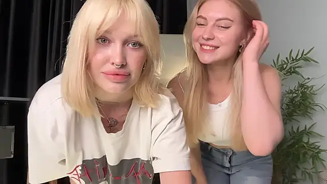 Snapshot of Golden_Aline chatting on July 26, 6:26 pm Golden Aline online show from July 26, 6:26 pm
