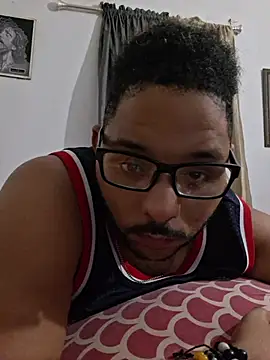 Snapshot of Dj-yefri-pauta chatting on October 10, 1:15 am Dj-yefri-pauta online show from October 10, 1:15 am