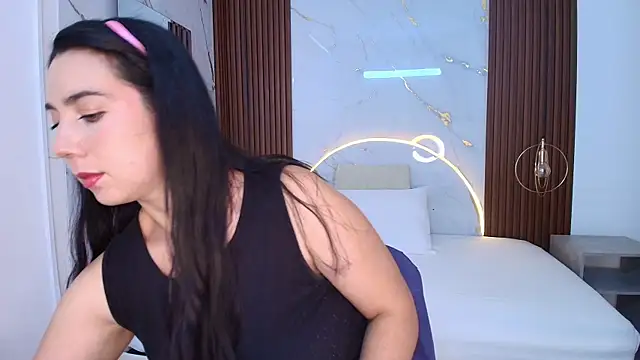 dahianthompson online show from February 25, 10:07 pm