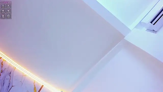 dahianthompson online show from October 9, 9:02 pm