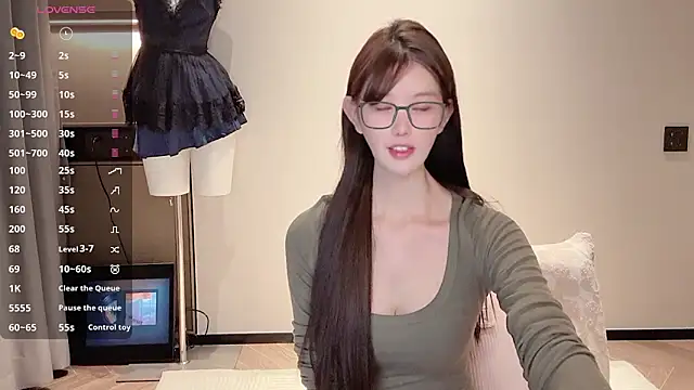 omaiiil online show from November 1, 1:57 pm