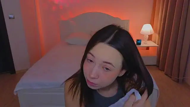 Hayle Hill online show from November 18, 1:55 am