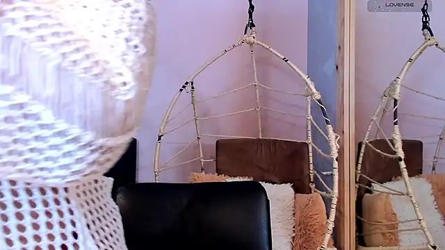  alaiasmile  online show from November 18, 4:33 pm