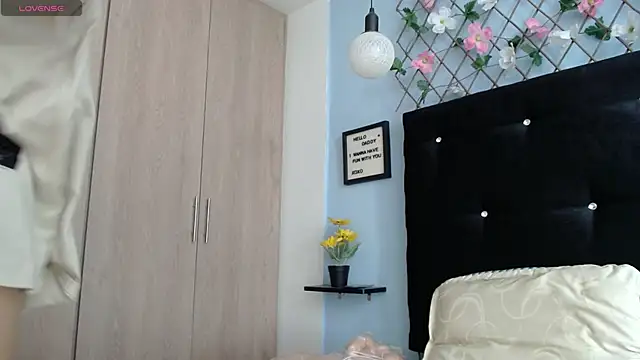 evatits 1 online show from March 24, 1:27 pm