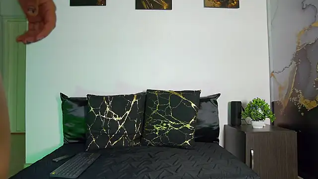 alex noa online show from April 21, 8:01 pm