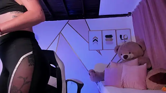 maye wells online show from February 3, 11:58 pm