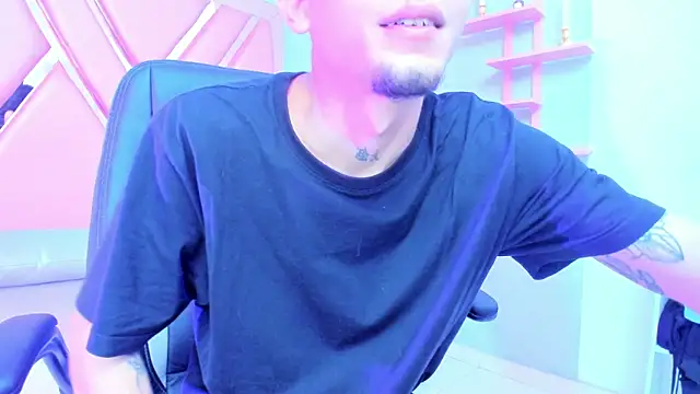 kendalltaylorr online show from February 9, 3:00 am