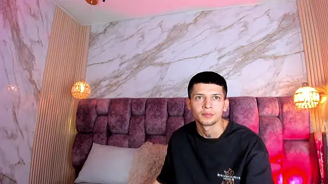 kendalltaylorr online show from April 22, 2:58 am