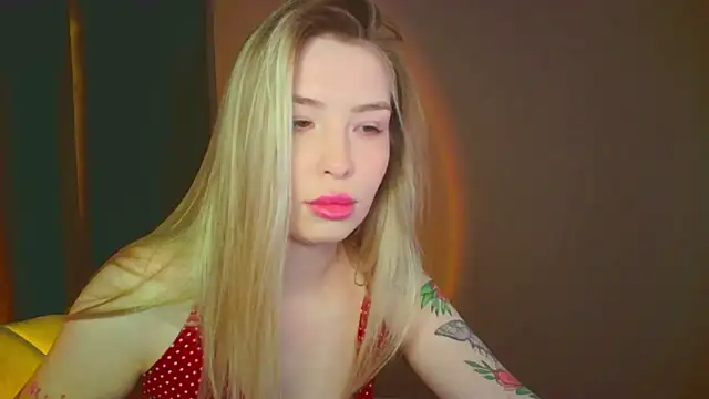 mia raspberrie online show from December 3, 2:36 am