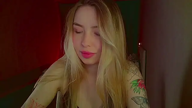 mia raspberrie online show from March 22, 11:09 pm