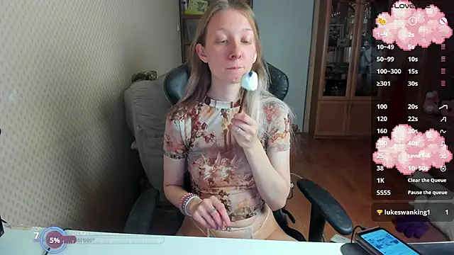 Snapshot of cutieMila chatting on October 17, 5:15 pm cutieMila online show from October 17, 5:15 pm