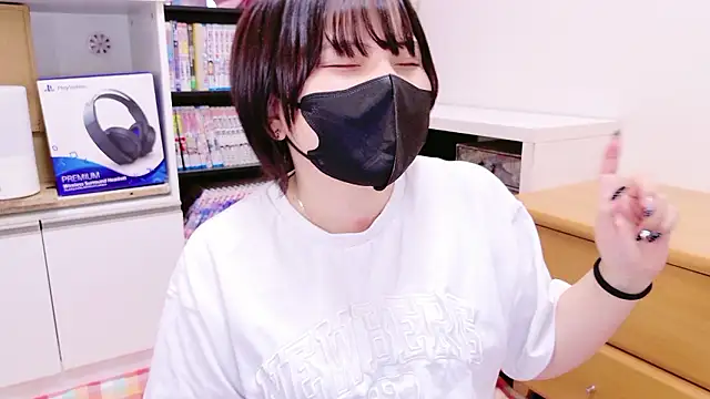 senachinnn online show from October 31, 6:25 am