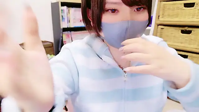 senachinnn online show from November 17, 5:13 am